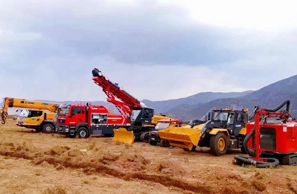 总参与空地联合营救灭火、“孤岛”救援、堰塞湖险情处置等实战演练。