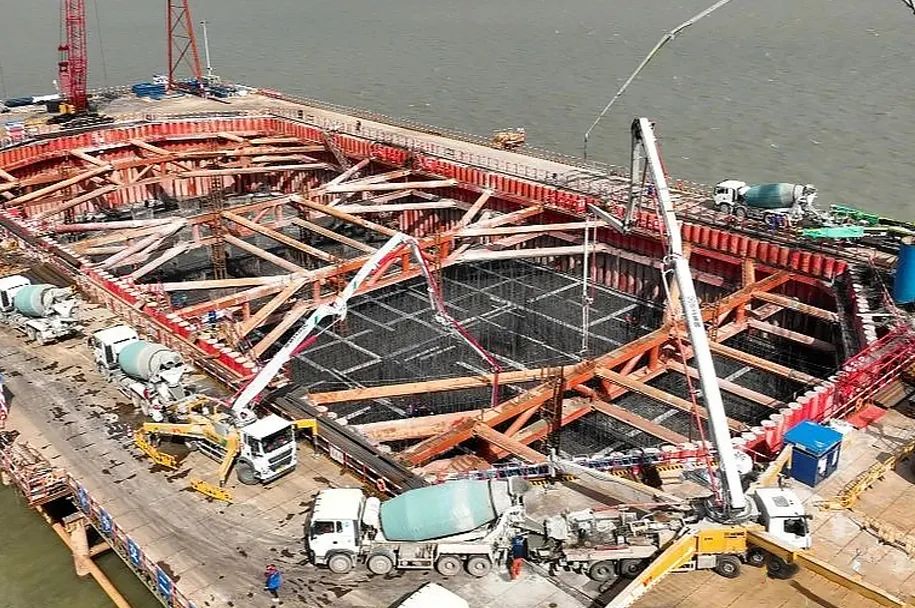 总泵车再筑“世界之最”张靖皋长江大桥！