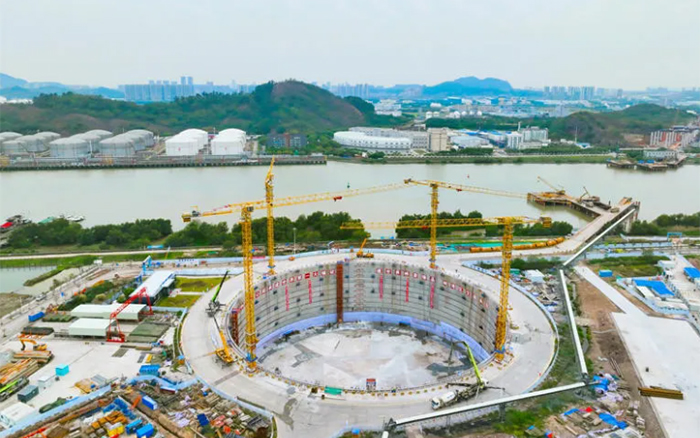 “定海神针”立珠江，总挑起超级工程建设大梁