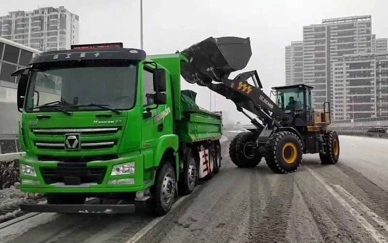 除雪保畅通，总汽车在行动