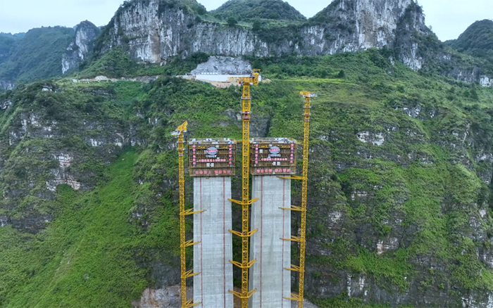 ​塔立山河！总塔机挑战“世界之最”