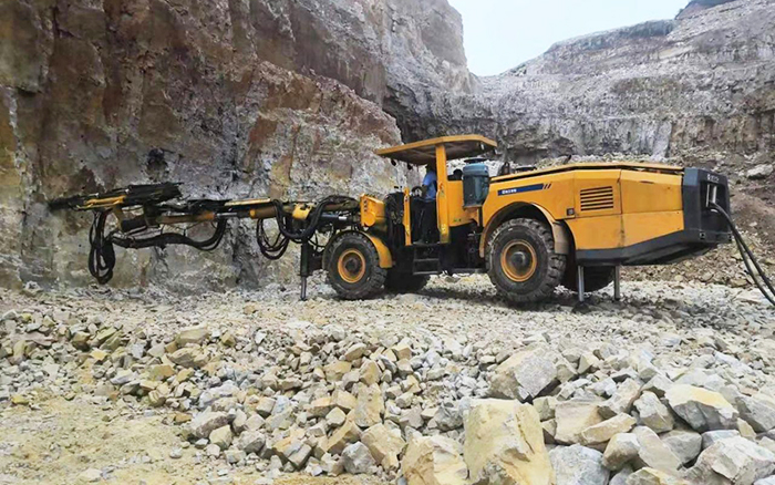 “化水为电”，总凿岩台车提速水电站扩机工程