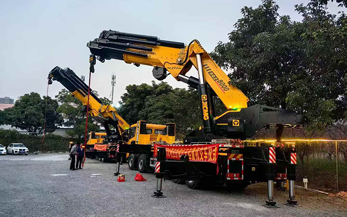 总折叠臂起重机批量交付东南助力桥梁建设