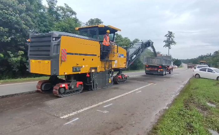 总成套道路机械油面施工，这次在马来西亚！