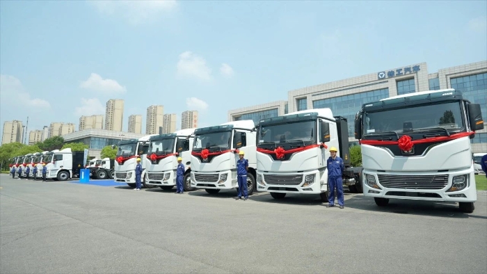 目的地：大西北！100台总新能源重卡满电启程