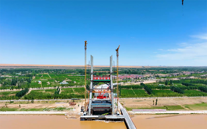 顺利合龙 | 总塔机助建宁夏单跨跨径最大斜拉桥