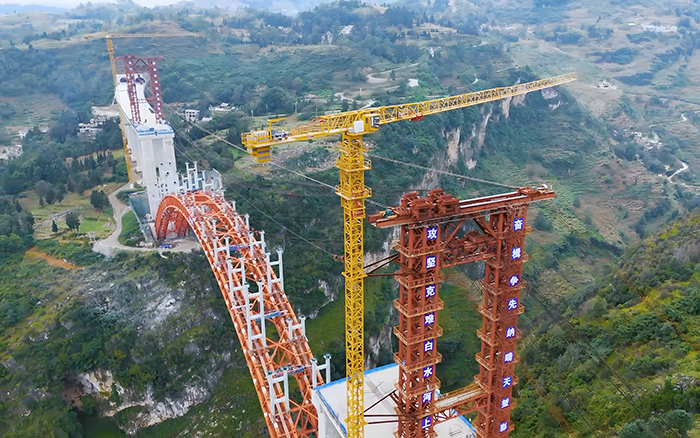 桥接黔西北 双塔连山涧 总塔机奋战白水河特大桥