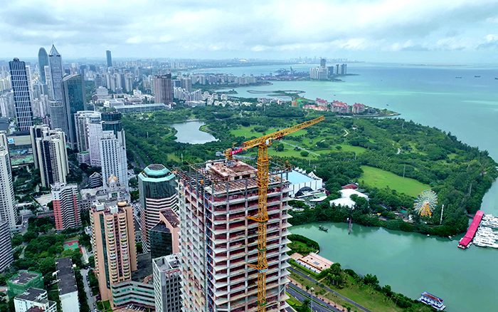 海阔凭“塔”跃 | 总塔机助建海口中海国际中心