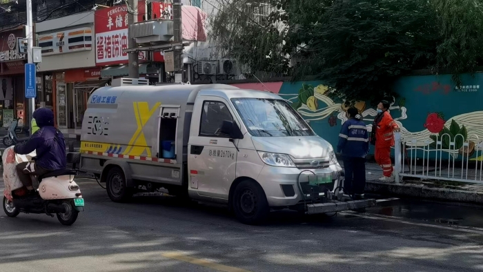 徐州这条网红巷的“脸面”，竟被这台车承包了？！