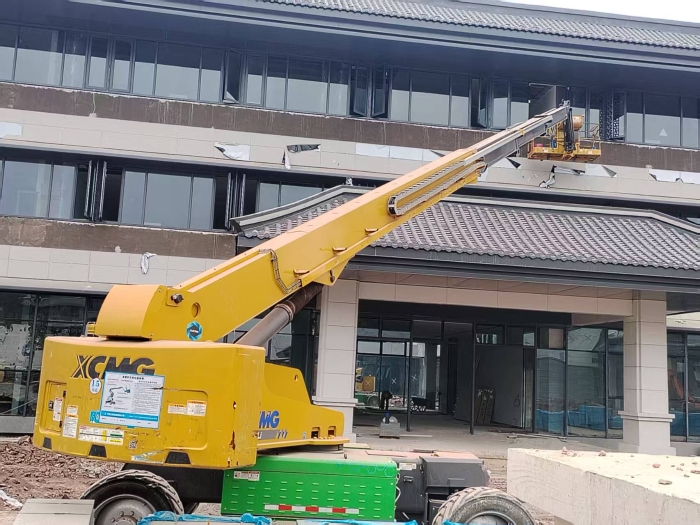 绿色施工进校园，总电动直臂助力广安理工学院新建项目