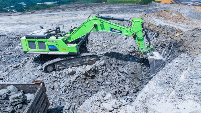 【总金•矿山开采】“重装战神”XE750GK HEV进军云南露天磷矿