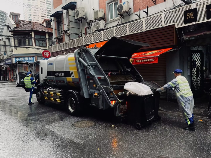 南京东路人流如织垃圾多？总XGH5120ZYSXBEV：轻松搞定！
