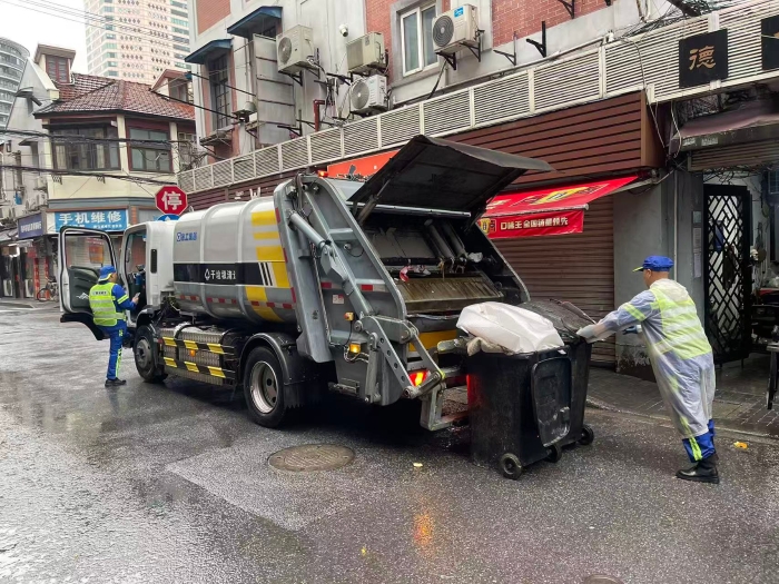 南京东路人流如织垃圾多？总XGH5120ZYSXBEV：轻松搞定！