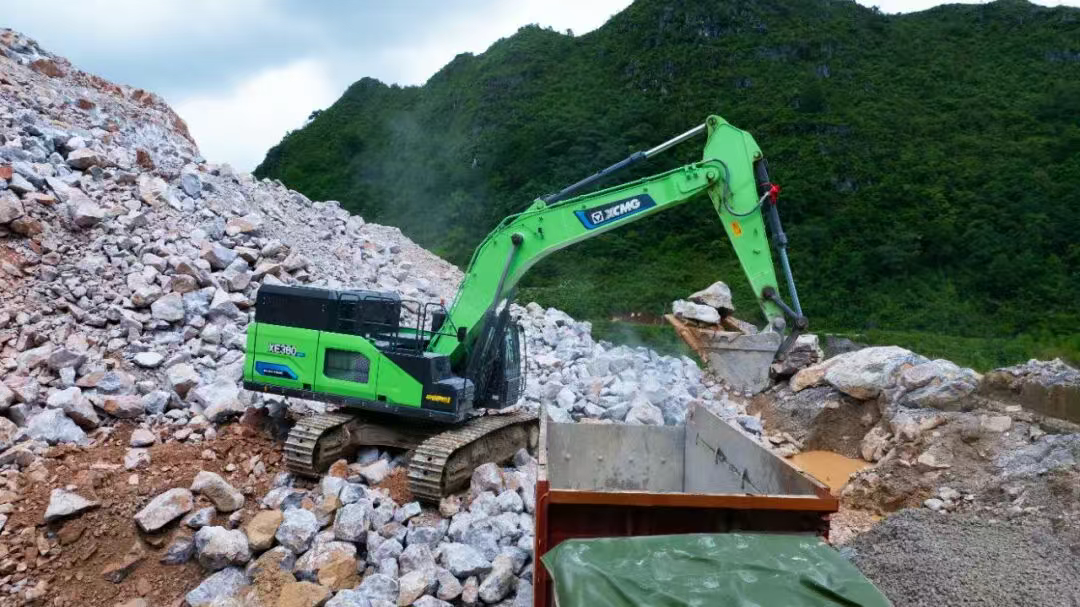 广西“石料大户”亲测：总XE380EV电挖，年省六七成！
