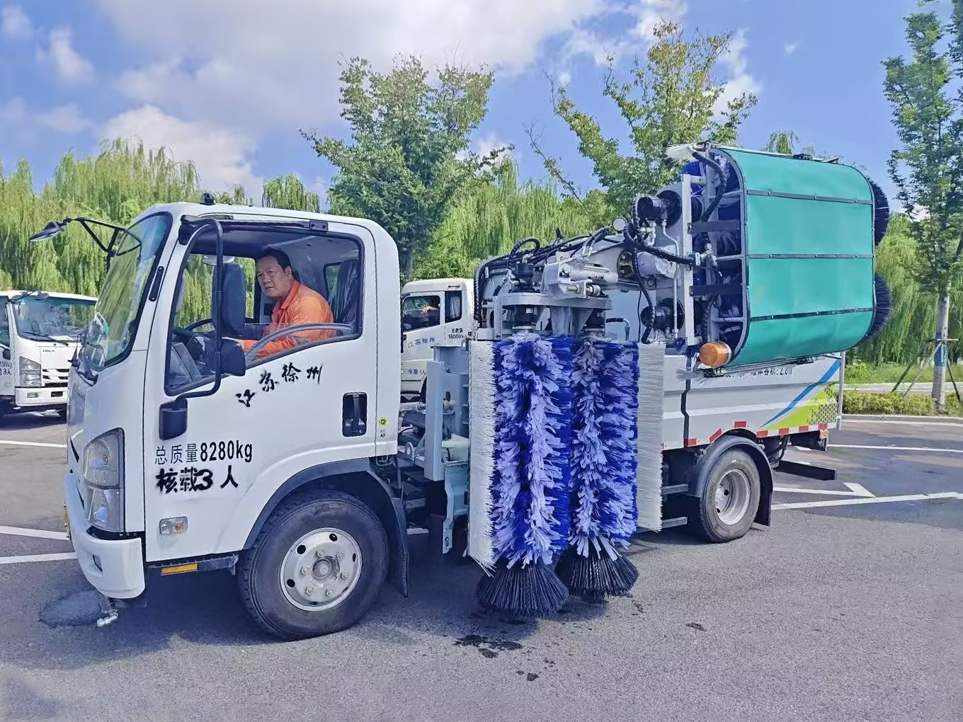 总护栏清洗车：智慧守护徐州经开区的“城市美学”