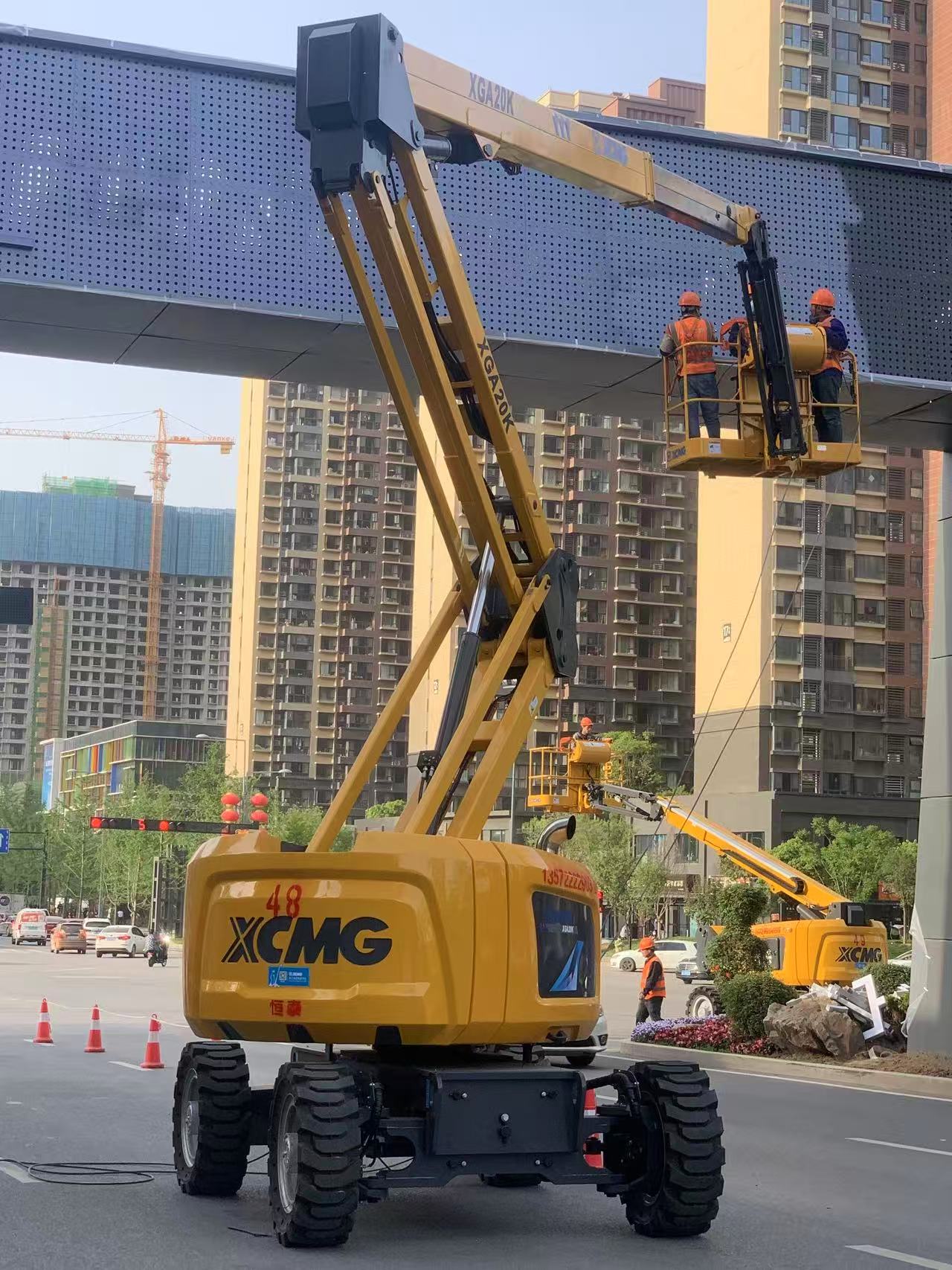 总XGA20K高空作业车“硬核助力”西安幸福林带建设