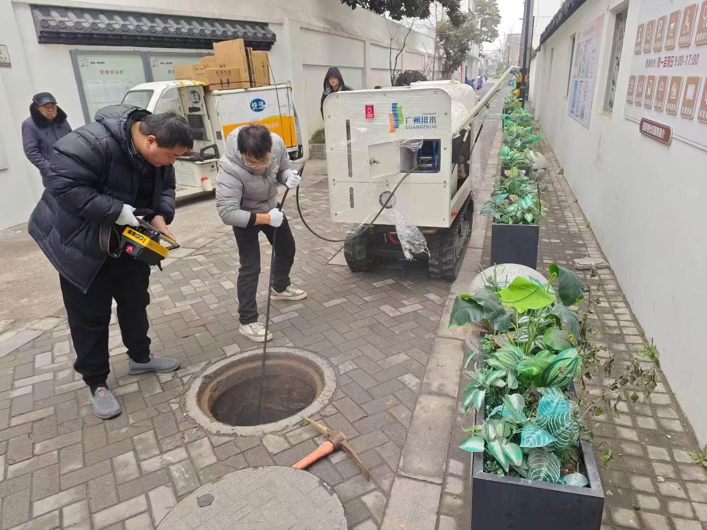 总小型管网设备，成功解决狭窄路段管网中存在的堵塞问题