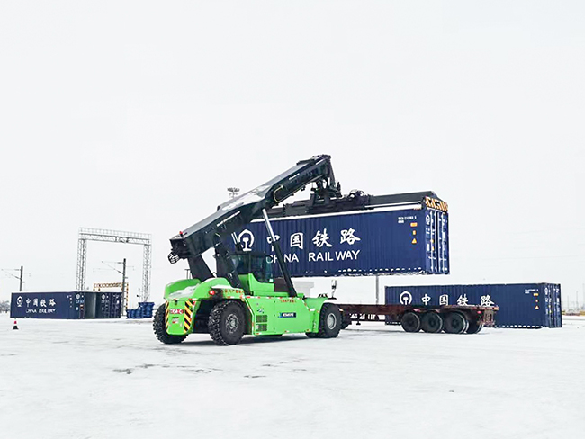 解锁绿色密码，总正面吊赋能西北铁路