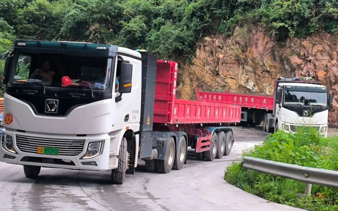 短倒利器！总400度6&times;4标载版牵引车为何备受客户青睐？
